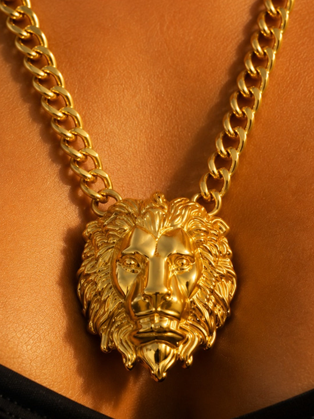 The Regal Roar Statement Set